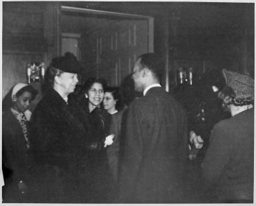 Eleanor Roosevelt and Richmond Barth at portrait exhibit - NARA - 559183 photo