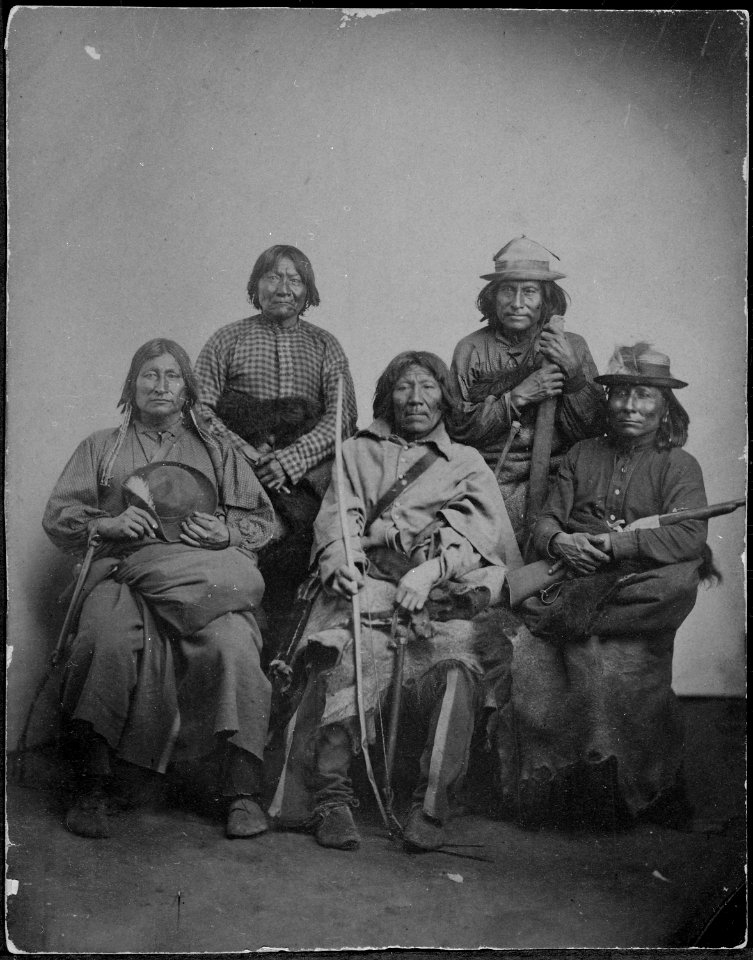 Er-Moke, Kiowa Chief and his body guard - NARA - 533064