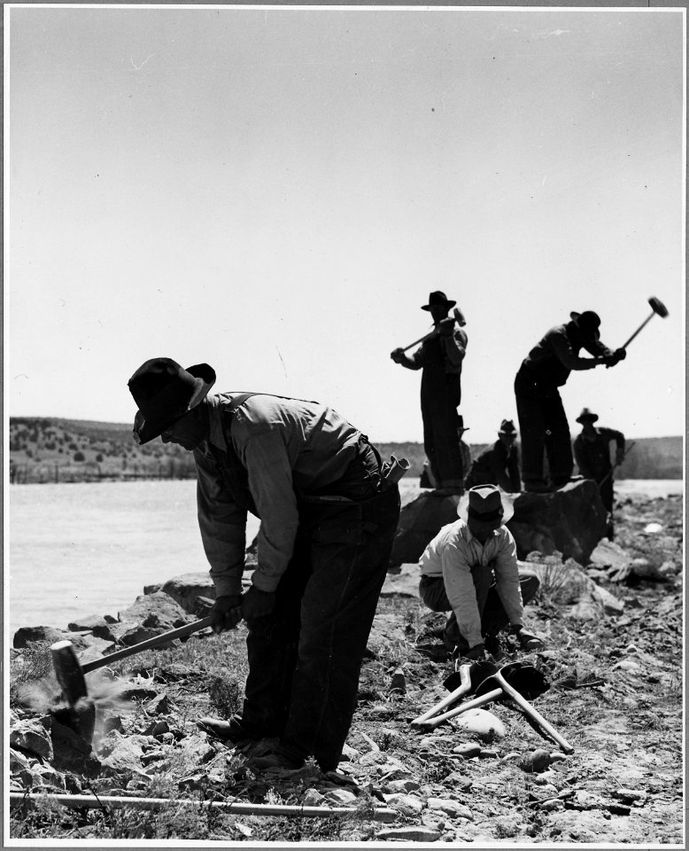 El Cerrito, San Miguel County, New Mexico. The WPA road gangs employ men from all the villages. In . . . - NARA - 521236