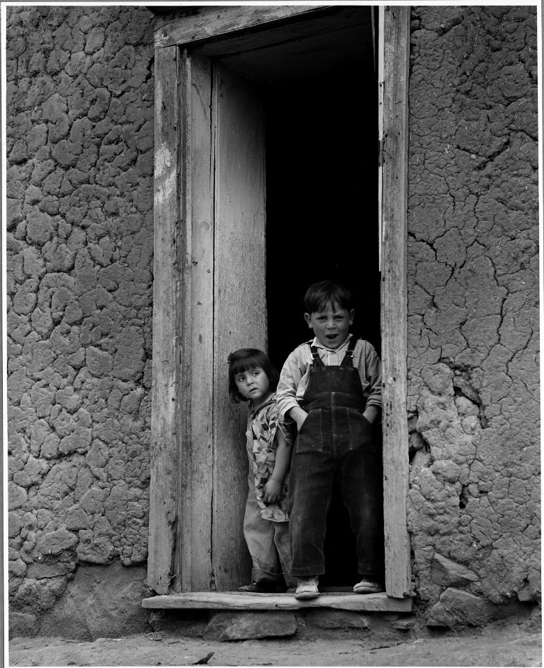 El Cerrito, San Miguel County, New Mexico. These are the people you see around the village during t . . . - NARA - 521173