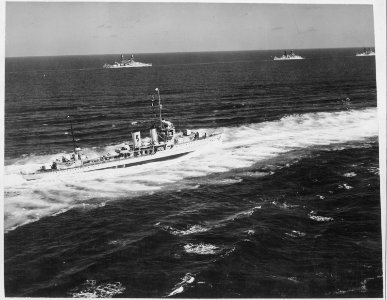 Farragut (DD348). Aerial, starboard stern, underway, 09-27-1939 - NARA - 520586