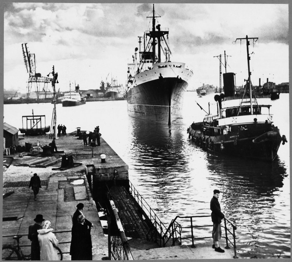 France. Marseille, France. The Harbor at Marseille is a very important seaport. Almost completely destroyed during... - NARA - 541669