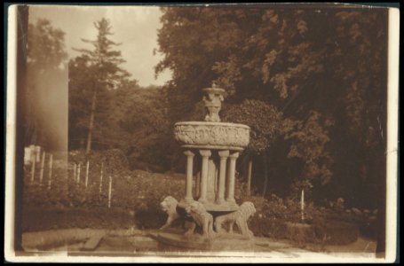 Fontanna z lwami w Ogrodzie Rozanym w parku w Lancucie. ante 1939 (17883336)
