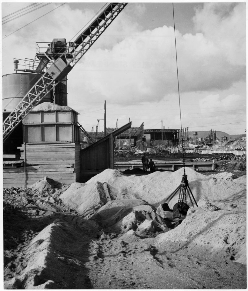 France. (Steel mill) - NARA - 541677