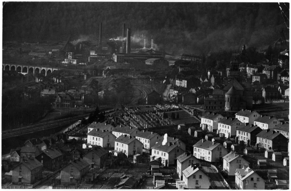 France. Town of Nilvange. (Steel mill) - NARA - 541672