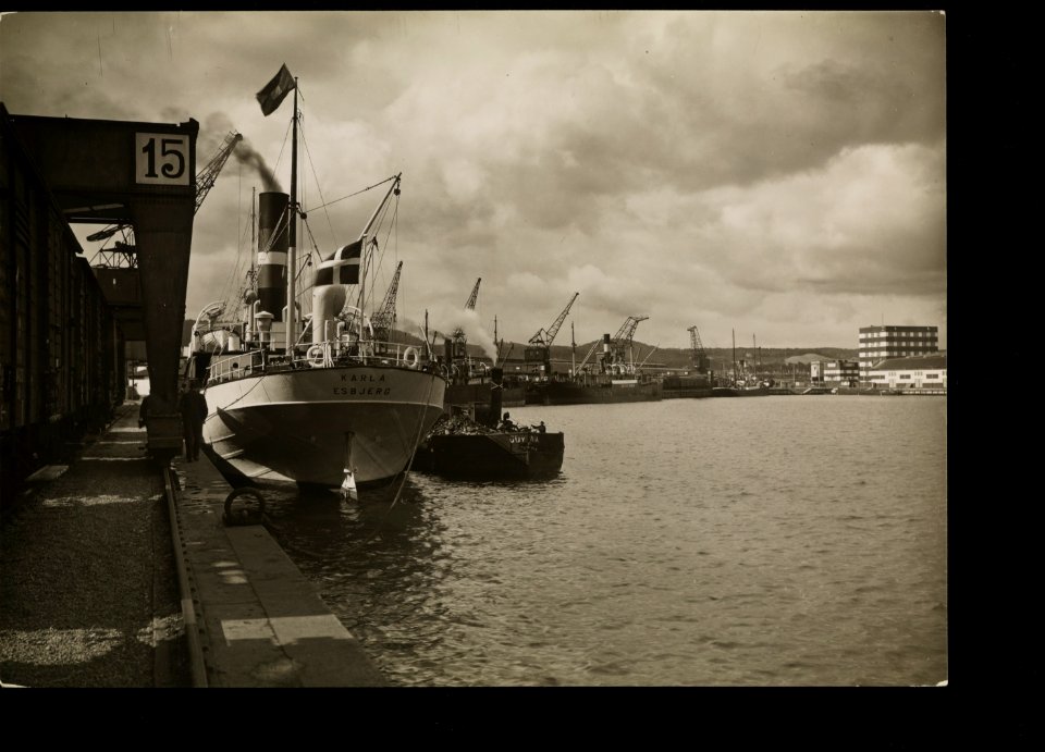 Gdynia, fragment portu handlowego 1933 (67264638)