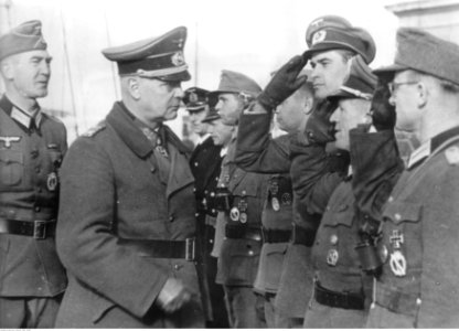 Gen. Eberhardt von Mackensen podczas inspekcji w Puli (2-583)