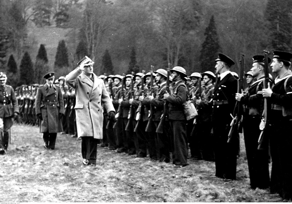 Gen. Władysław Sikorski wizytuje jednostki WP w Wielkiej Brytani (21-53)