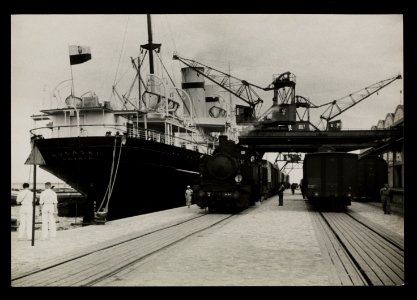 Gdynia, statek SS Pulaski i pociagi w porcie 1935 (67264115) photo