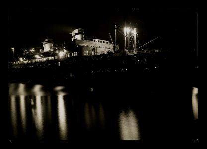 Gdynia, transatlantyk MS Pilsudski w nocy 1935 (67821200) photo