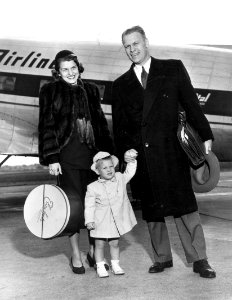 Gerald R. Ford with Mrs. Ford and Michael Ford - NARA - 7064467