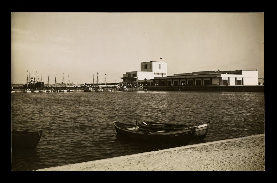 Gdynia, hala rybna w porcie rybackim 1935 (67264200)