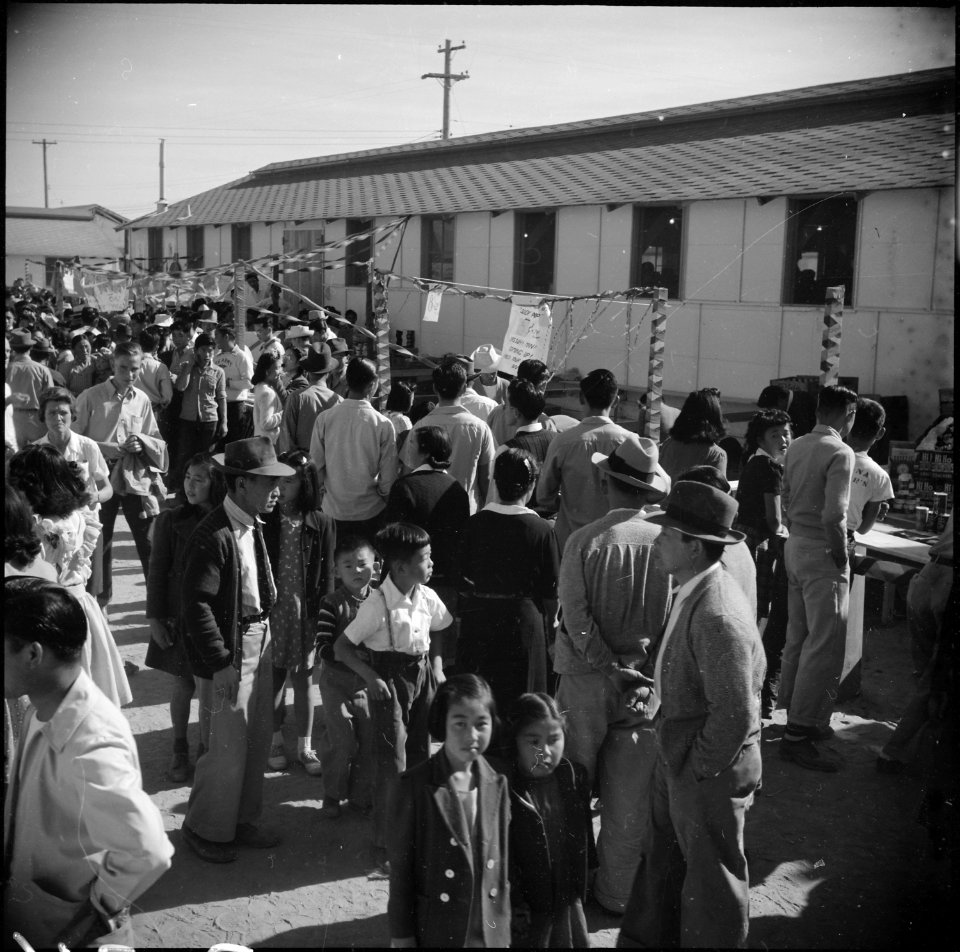 Gila River Relocation Center, Rivers, Arizona. A partial view of the large crowd in attendance at t . . . - NARA - 538660