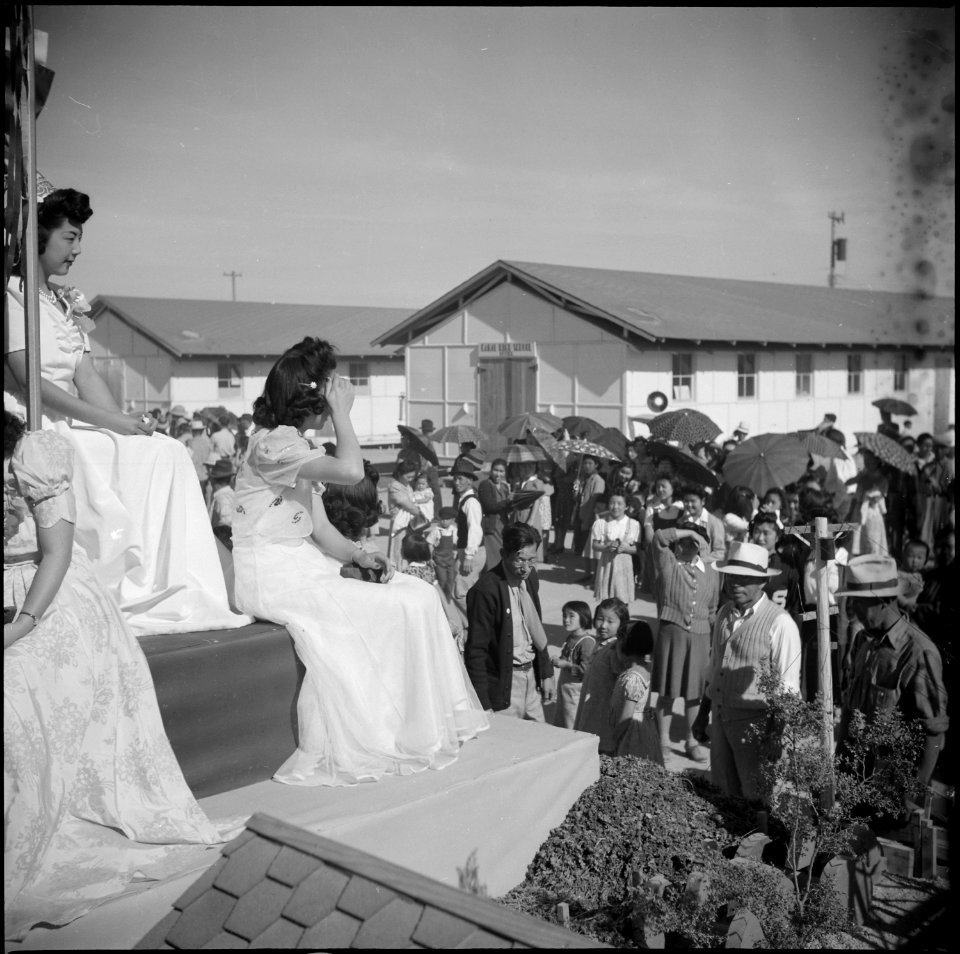 Gila River Relocation Center, Rivers, Arizona. A large crowd was in attendance at the Harvest Festi . . . - NARA - 538654