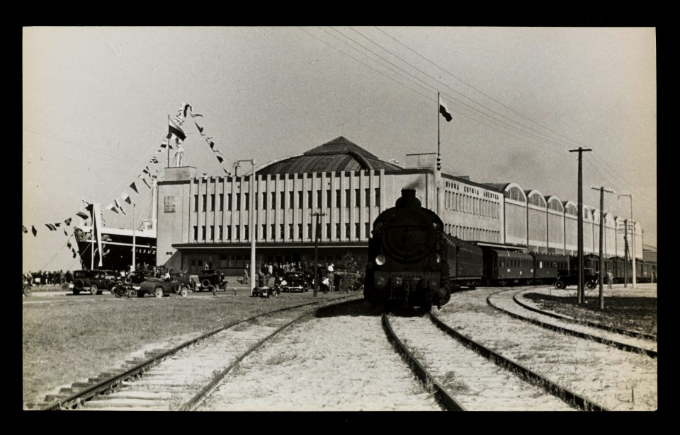 Gdynia, pociag osobowy pod dworcem 1935 (67264187)