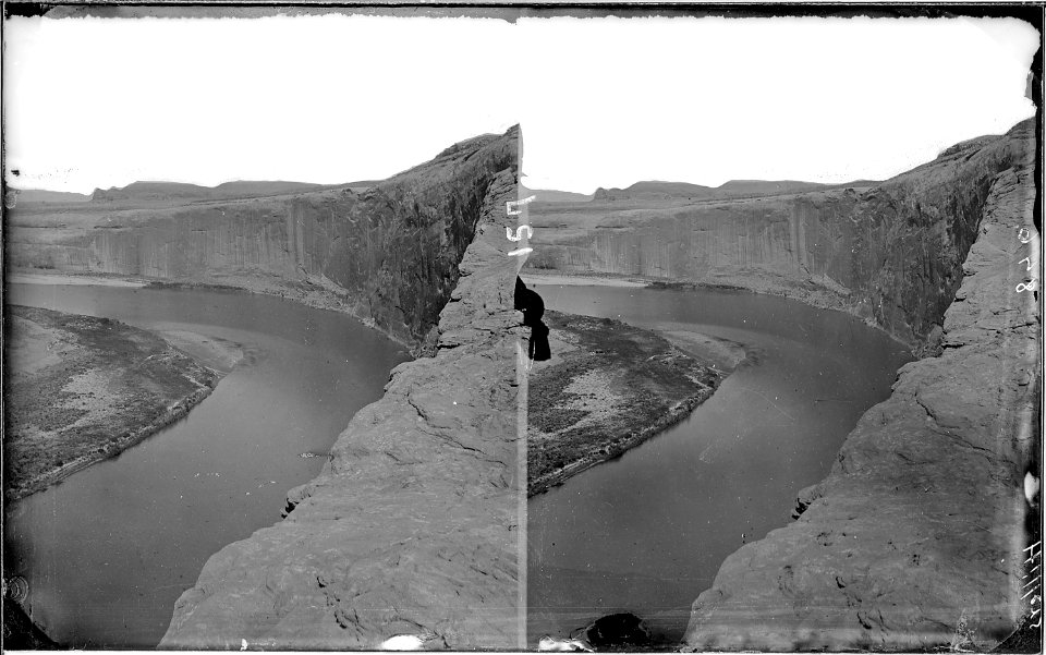 Glen Canyon. Colorado River, 1872, photo by Fennemore. Shows nice river bend in rock cliff canyon - NARA - 517980