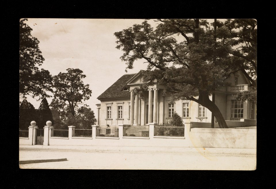 Gniezno, palac biskupi przed 1932 (93330633)