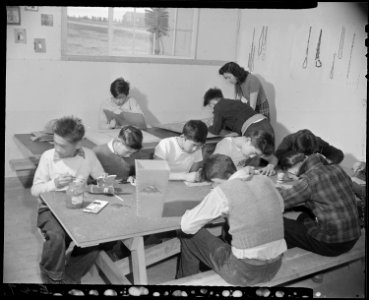 Granada Relocation Center, Amache, Colorado. A Junior High School class in art. Aside from trinket . . . - NARA - 539038