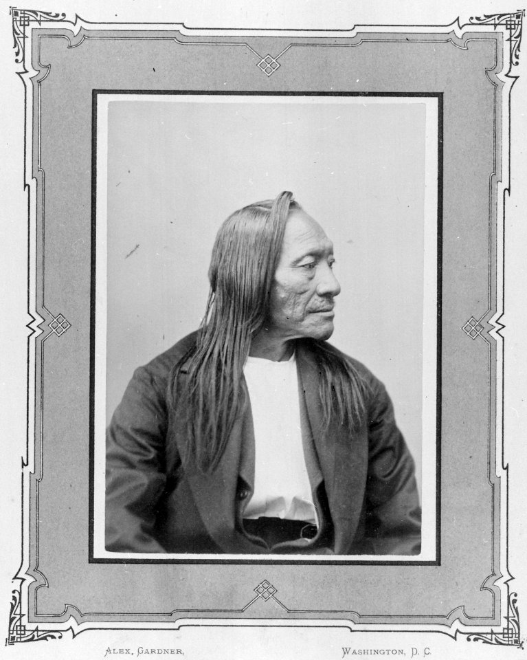 Graceful Walker-An-Te-Ro. Ute - NARA - 519128