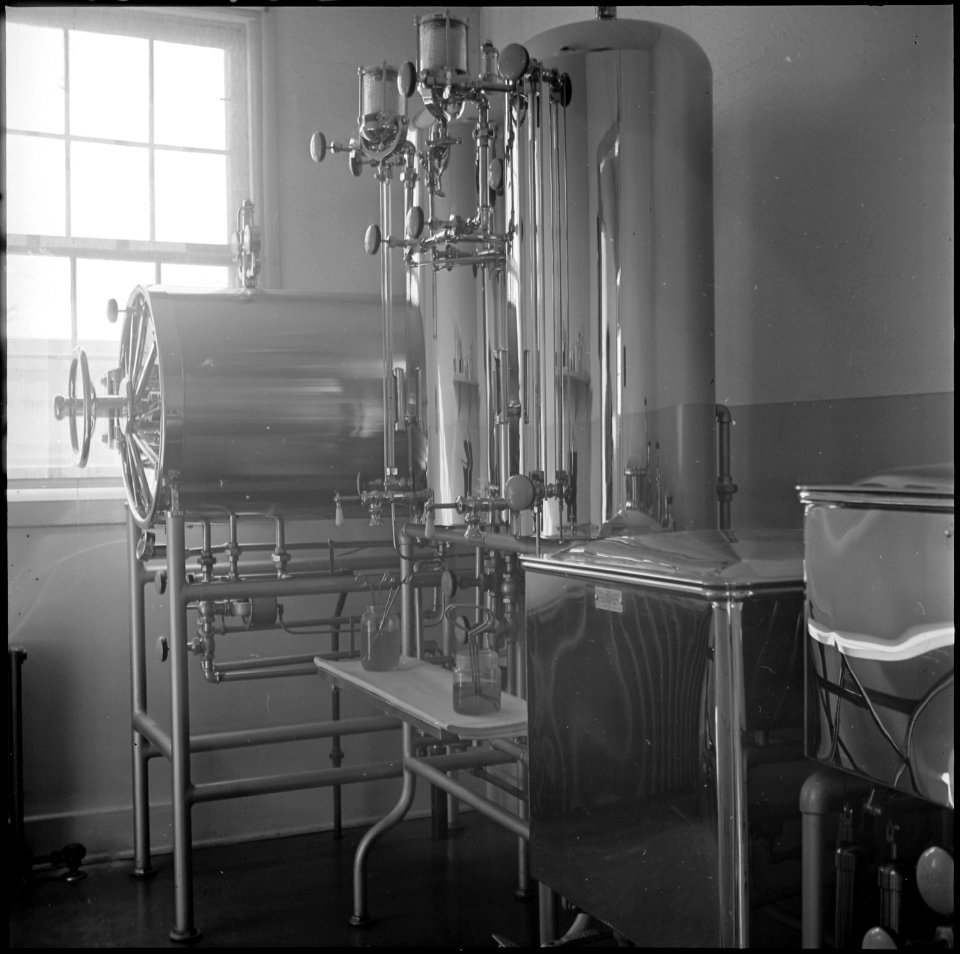 Granada Relocation Center, Amache, Colorado. Autoclave equipment for sterilizing surgical bandages, . . . - NARA - 539923