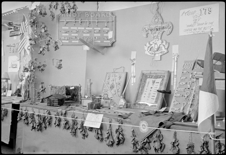 Granada Relocation Center, Amache, Colorado. Exhibits of work done by the various boy scout troops . . . - NARA - 539399