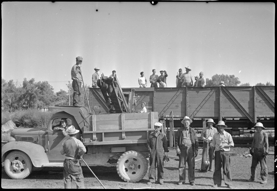 Granada Relocation Center, Amache, Colorado. Coal loading machine in operation at Granada Relocatio . . . - NARA - 537313