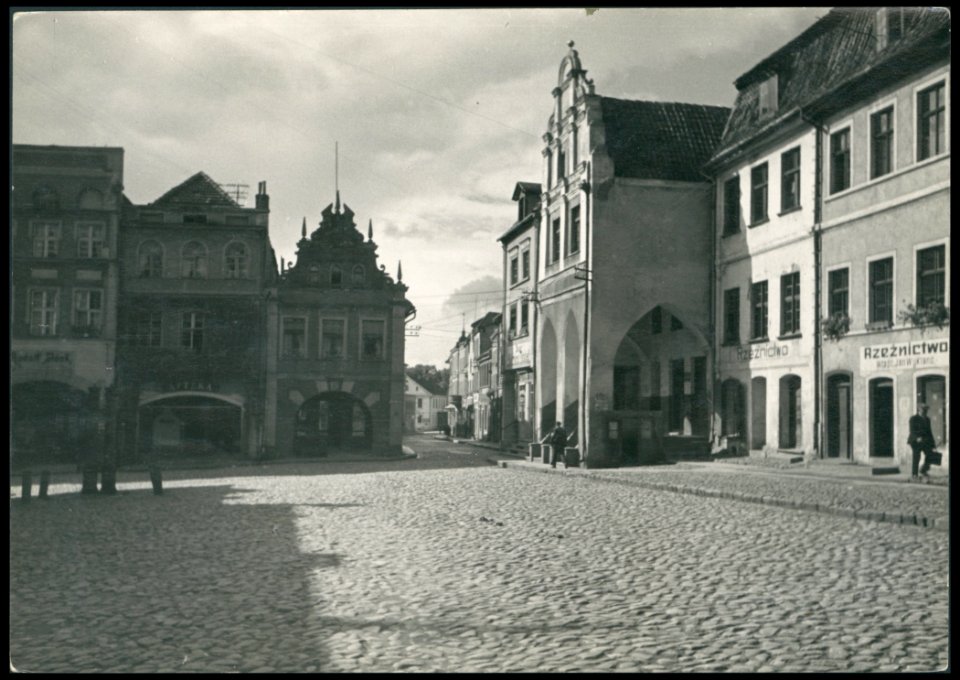 Gniew, rynek, pierzeja zachodnia i polnocna 1930-1939 (47789770)