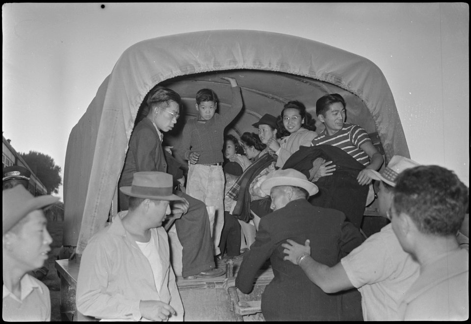 Granada Relocation Center, Amache, Colorado. Evacuees from Tule Lake being loaded on trucks to be t . . . - NARA - 537311