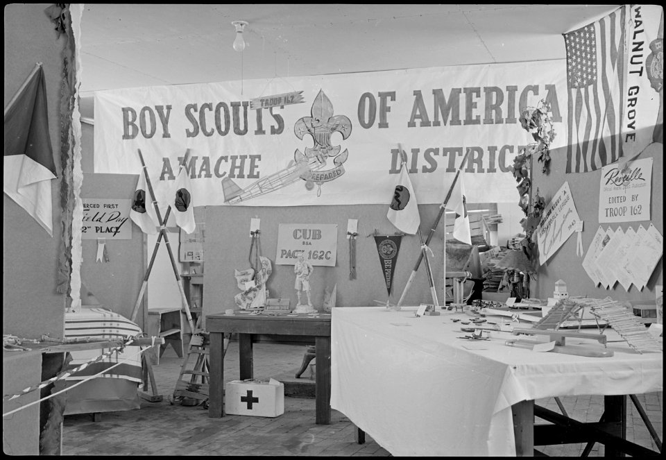 Granada Relocation Center, Amache, Colorado. Exhibits of work done by the various boy scout troops . . . - NARA - 539400