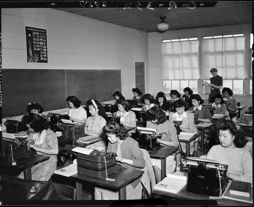 Granada Relocation Center, Amache, Colorado. High school typing class. - NARA - 539609