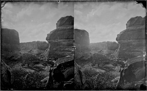 Green River. Labyrinth Canyon, Trinalcove. A closer view of part of the upper half of No. 722. Old - NARA - 517950