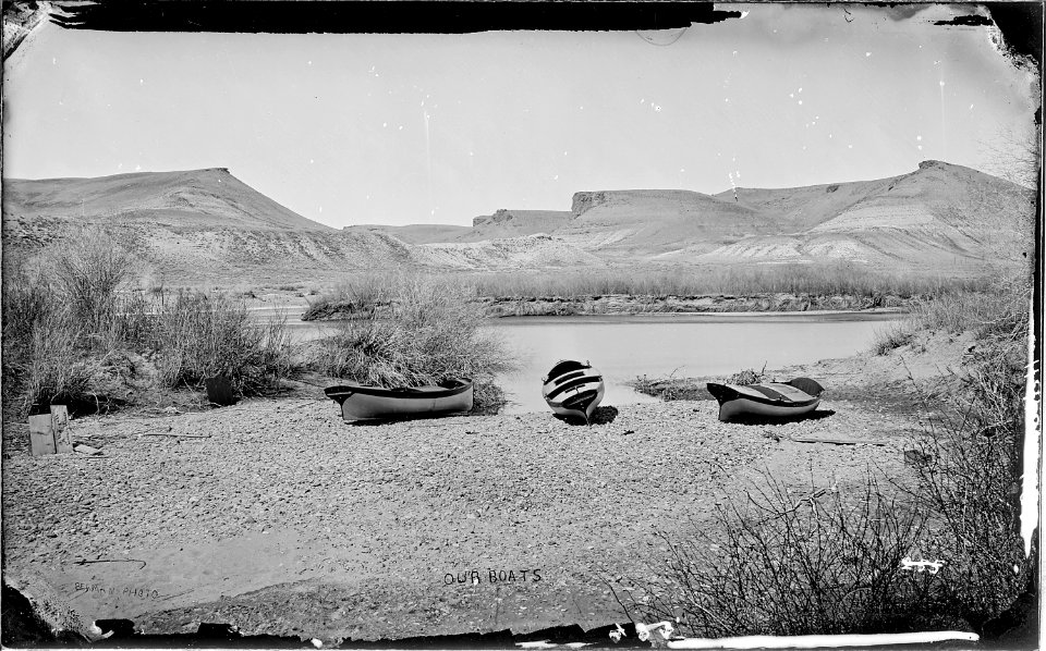 Green River. Just below U.P. bridge (1-2 mile) with boats after they had been run down from unloading at bridge.... - NARA - 517827