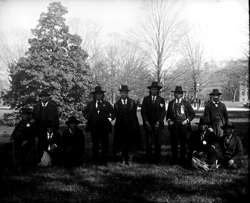 Group portrait of Arapaho - NARA - 523865