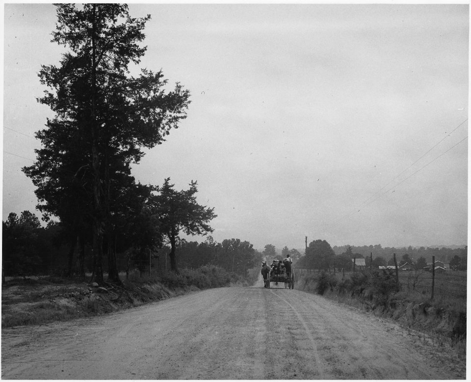 Harmony Community, Putnam County, Georgia. On Saturday afternoons most people go to Eatonton, the ne . . . - NARA - 521239