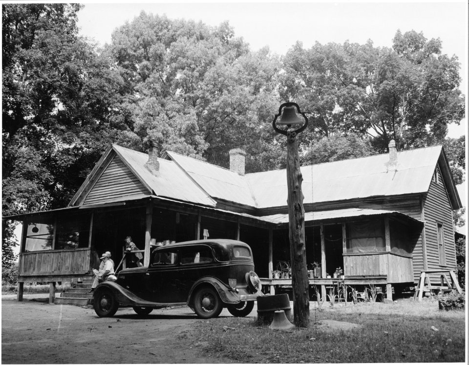 Harmony Community, Putnam County, Georgia. These are homes of white owners in the Harmony Community. . . . - NARA - 521292