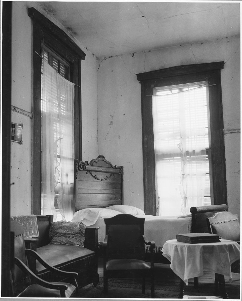 Harmony Community, Putnam County, Georgia. (African-American) family has taken over this decaying ma . . . - NARA - 521415