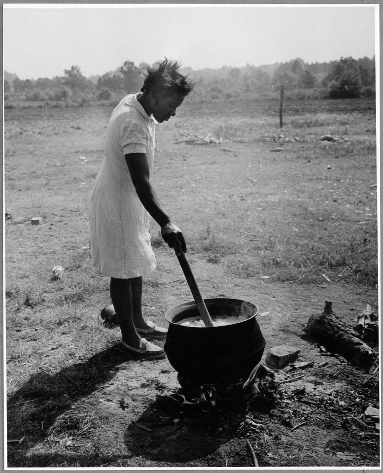 Harmony Community, Putnam County, Georgia.... Outdoor washing is done on most places, white and (Afr . . . - NARA - 521263