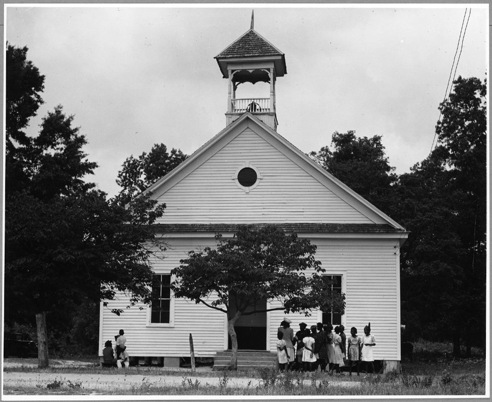 Harmony Community, Putnam County, Georgia.... People come early and stand outside the church to talk . . . - NARA - 521383