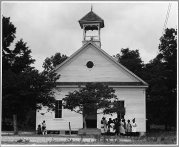 Harmony Community, Putnam County, Georgia.... People come early and stand outside the church to talk . . . - NARA - 521383