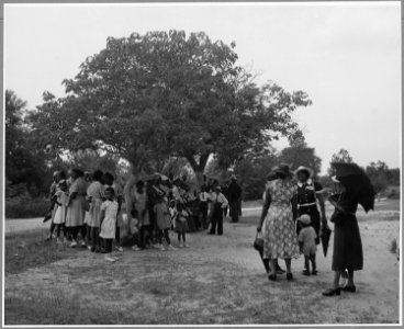 Harmony Community, Putnam County, Georgia.... People come early and stand outside the church to talk . . . - NARA - 521384