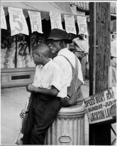 Harmony Community, Putnam County, Georgia.... Street scenes in Eatonton on Saturday afternoon. Noti . . . - NARA - 521251