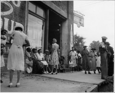 Harmony Community, Putnam County, Georgia.... Street scenes in Eatonton on Saturday afternoon. Notic . . . - NARA - 521246