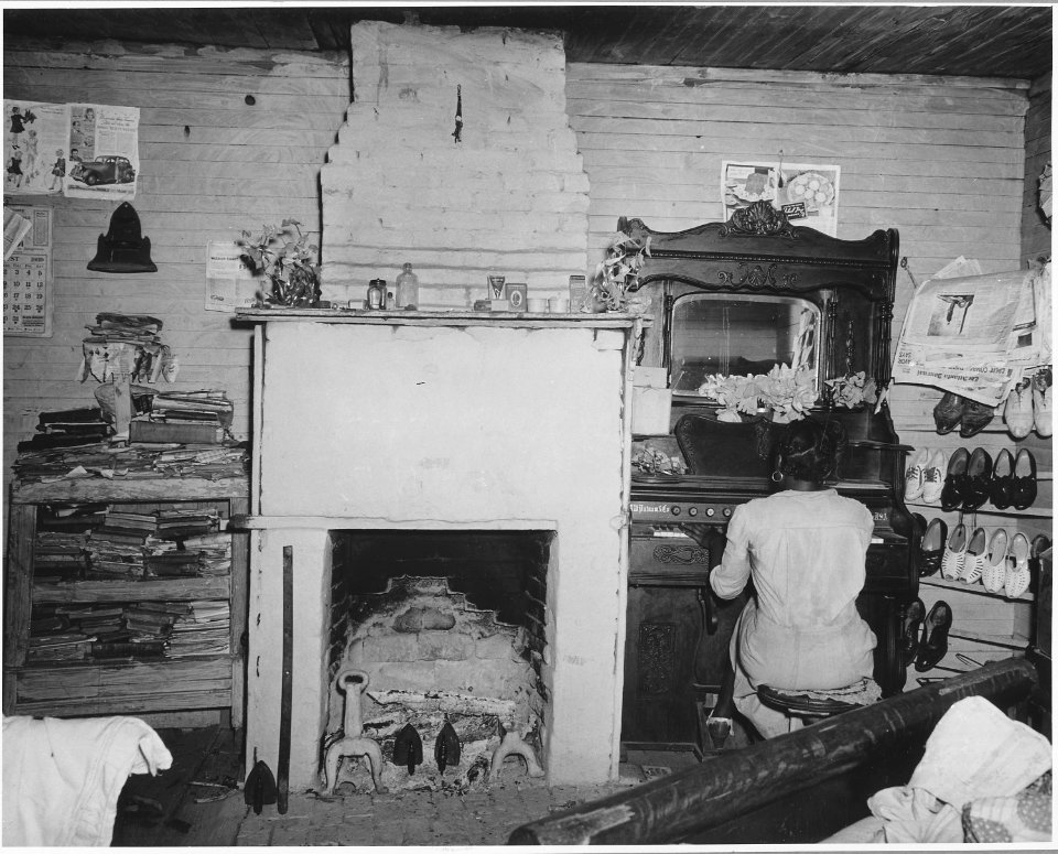 Harmony Community, Putnam County, Georgia.... These pictures show the interior of a young tenant's p . . . - NARA - 521405