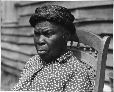 Harmony Community, Putnam County, Georgia.... This old woman was a slave and belonged to the family . . . - NARA - 521368