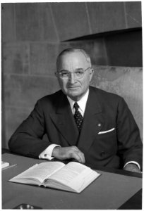 Harry S. Truman - NARA - 530677