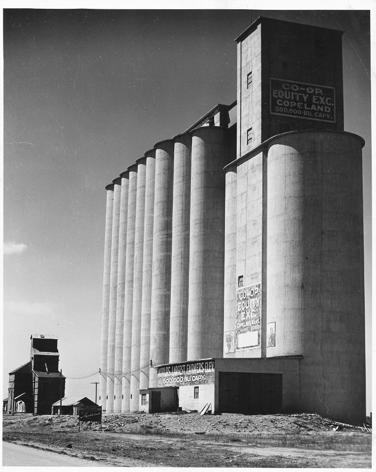 Haskell County, Kansas (Copeland). The world's largest farmers' elevator at Copeland, a few miles . . . - NARA - 522072