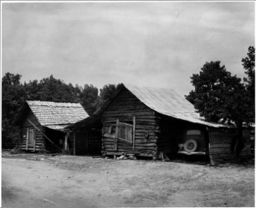 Harmony Community, Putnam County, Georgia.... Though the home of white operators range from shacks . . . - NARA - 521303 photo