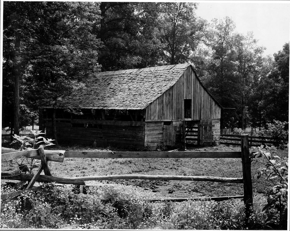 Harmony Community, Putnam County, Georgia.... Though the home of white operators range from shacks . . . - NARA - 521297