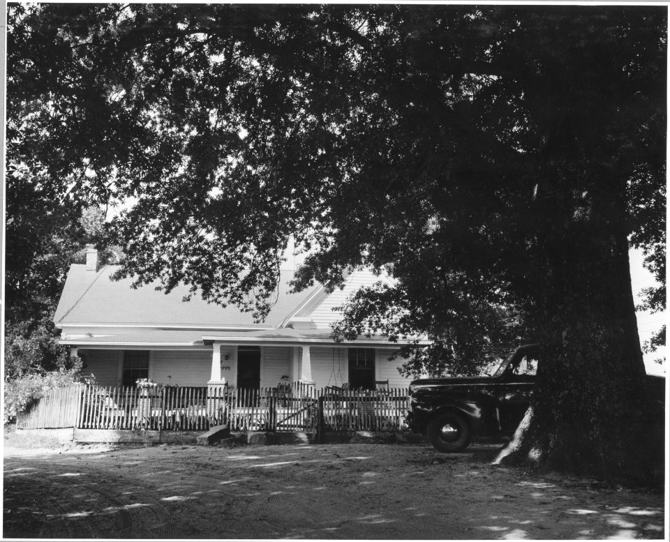 Harmony Community, Putnam County, Georgia. These are homes of white owners in the Harmony Community. . . . - NARA - 521294
