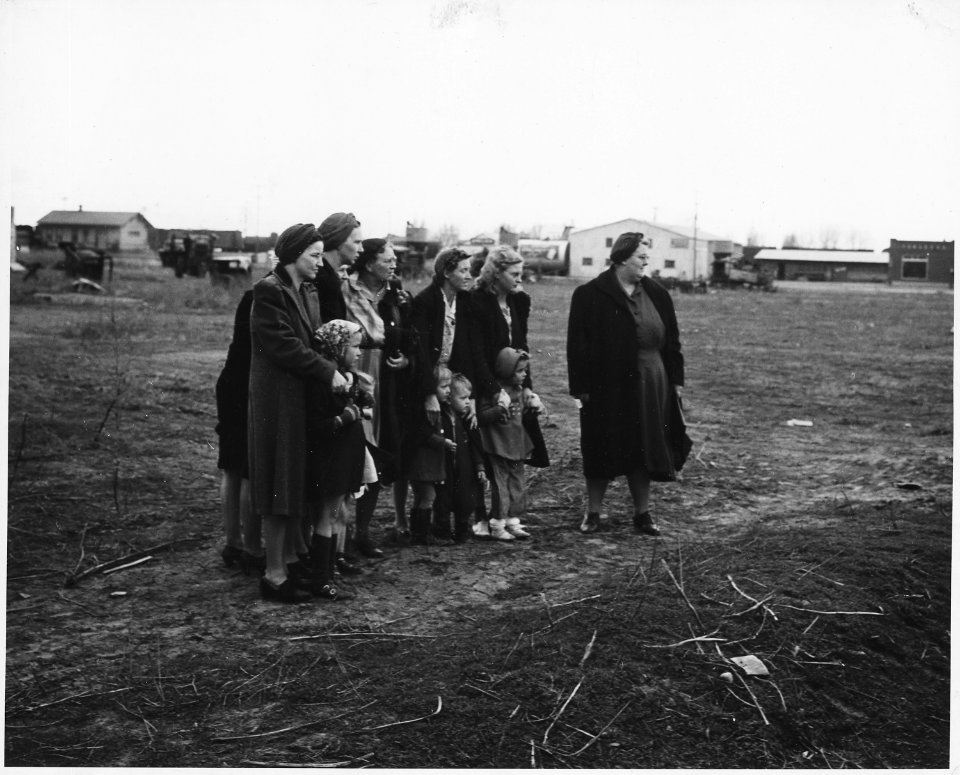 Haskell County, Kansas. Pictures of a fire in Sublette. The man who lives here is a Syrian laborer, . . . - NARA - 522173